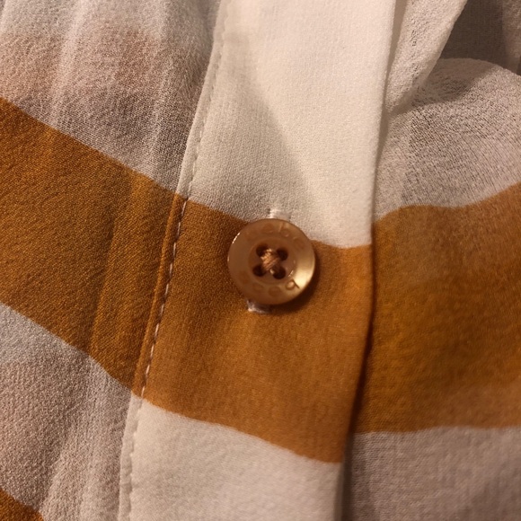 NWT 100% silk BEBE button down blouse - size XS - Picture 4 of 7